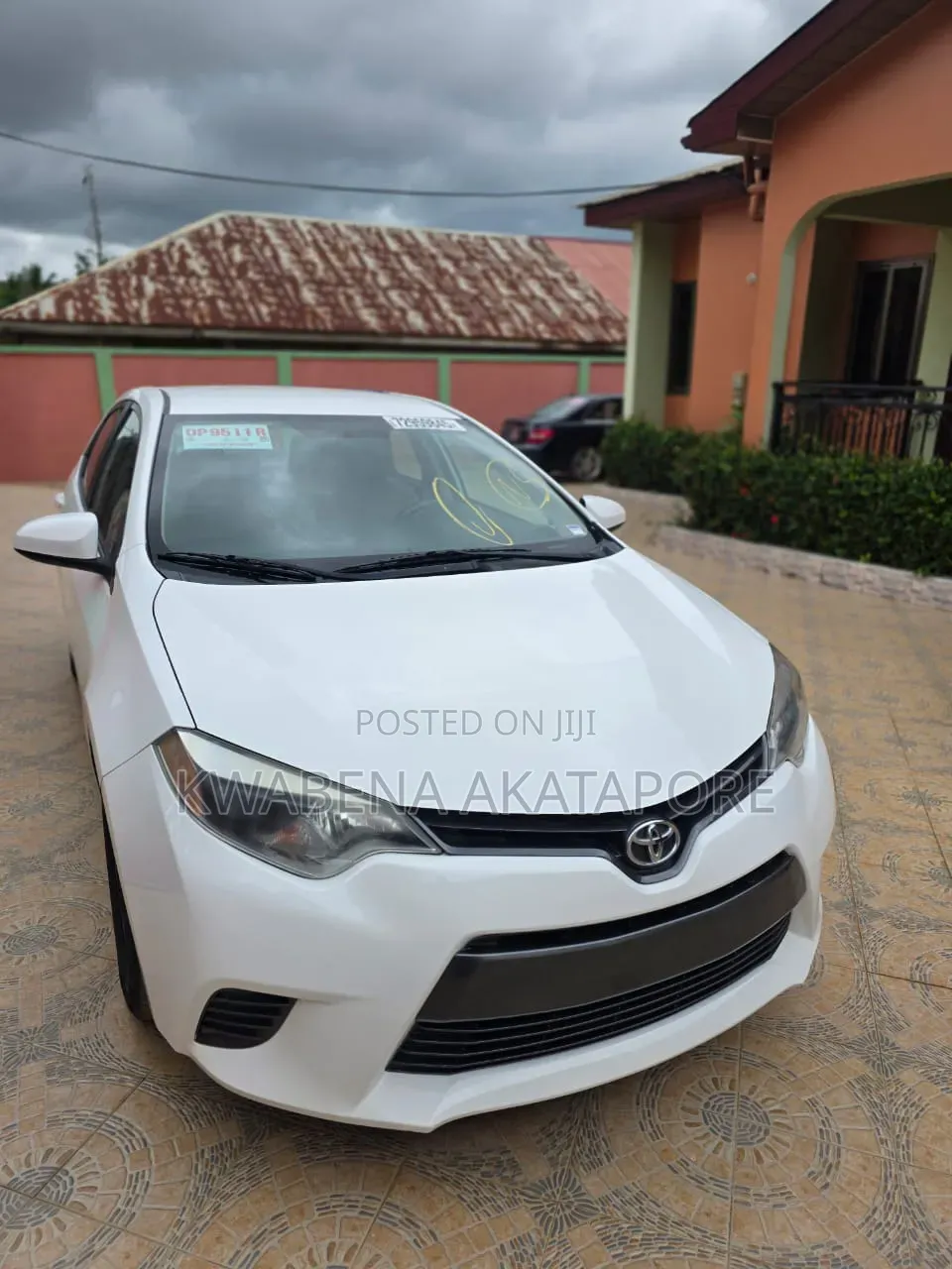 Toyota Corolla LE 4dr Sedan (1.8L 4cyl CVT) 2016 White