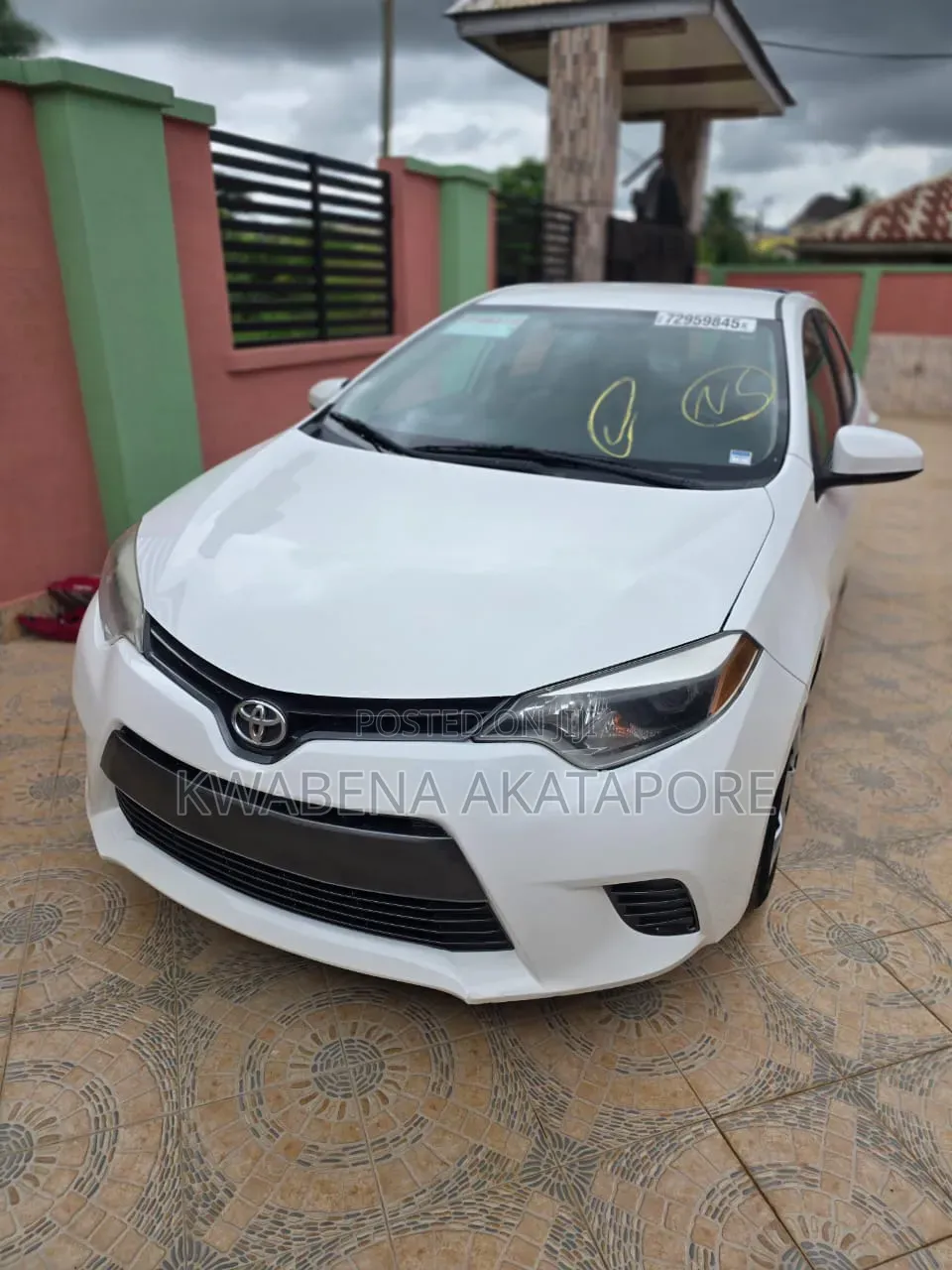 Toyota Corolla LE 4dr Sedan (1.8L 4cyl CVT) 2016 White