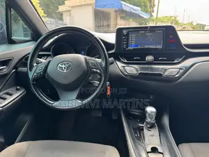Toyota C-HR 2018 Pink