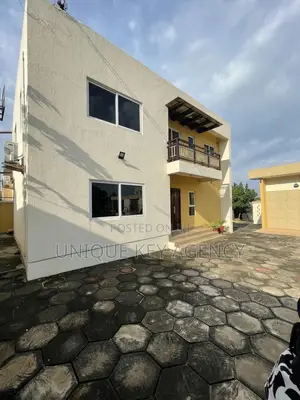 3bdrm Duplex in Unique Key Agency, Achimota for rent