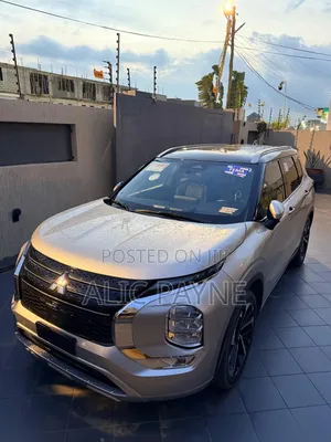 Mitsubishi Outlander SEL 2024 Silver