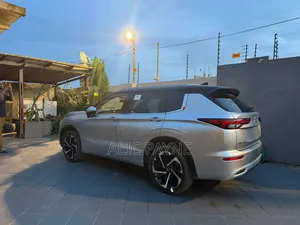Mitsubishi Outlander SEL 2024 Silver