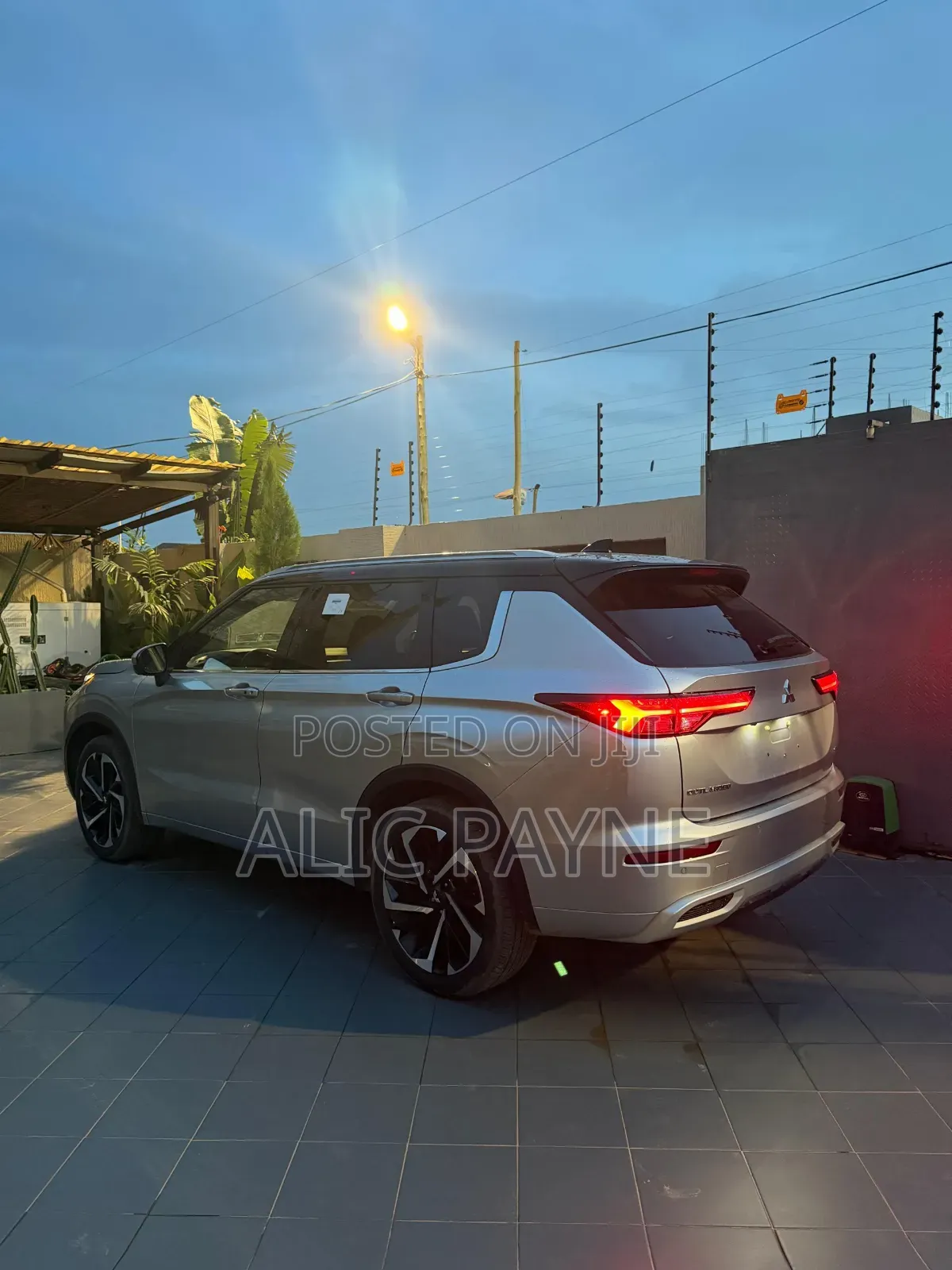 Mitsubishi Outlander SEL 2024 Silver