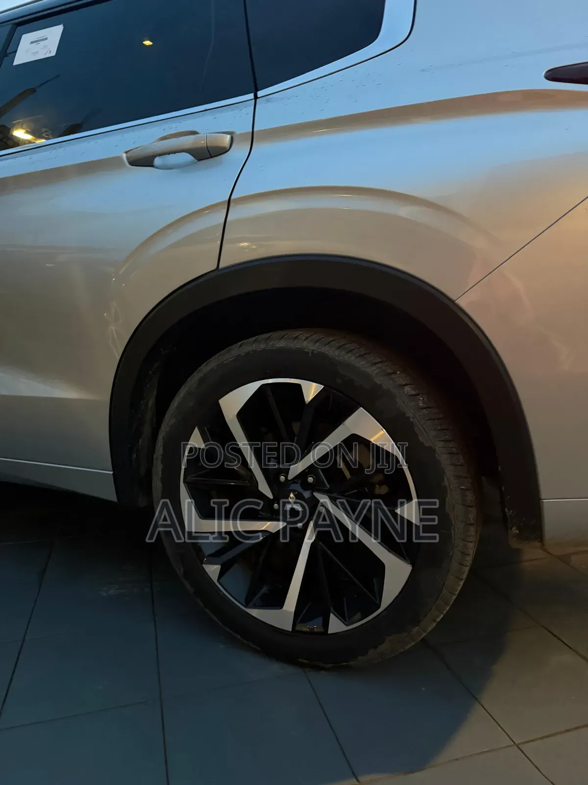 Mitsubishi Outlander SEL 2024 Silver
