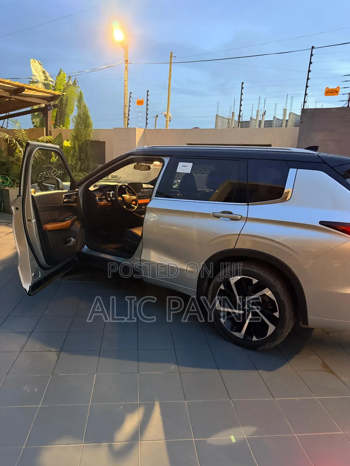 Mitsubishi Outlander SEL 2024 Silver
