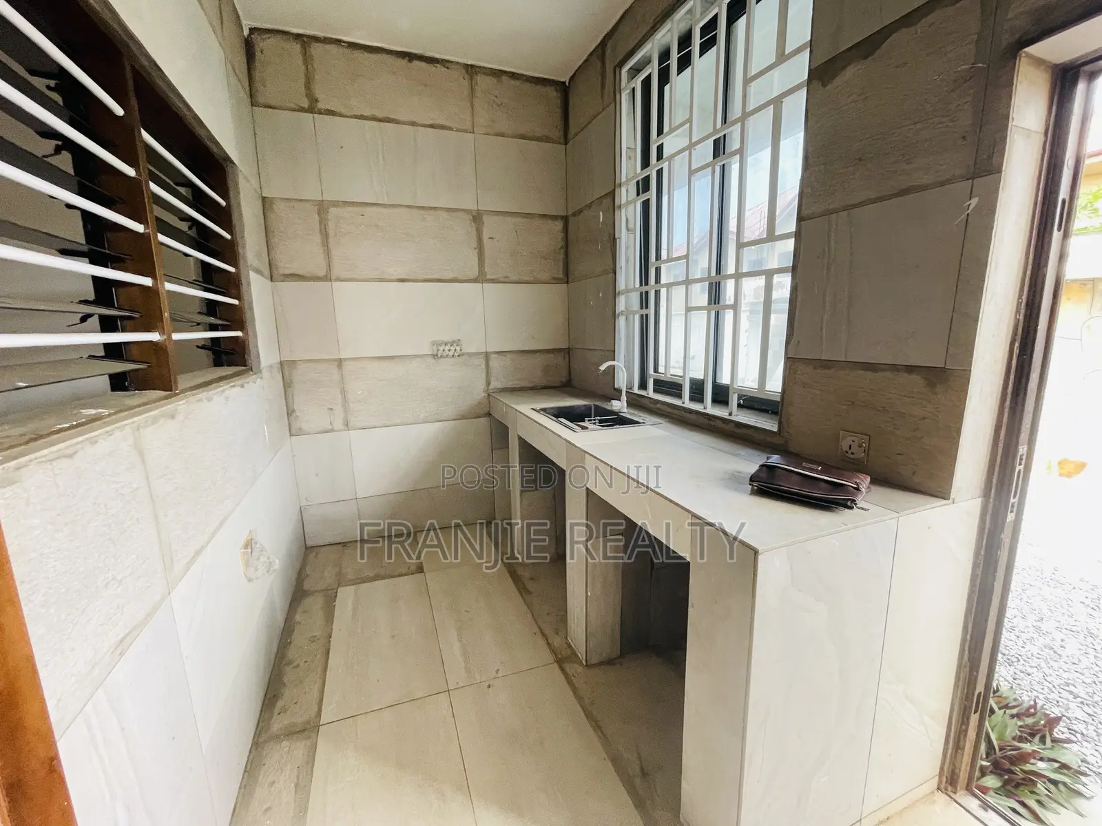 1bdrm Apartment in Franjie Realty, West Hills Mall Area for rent