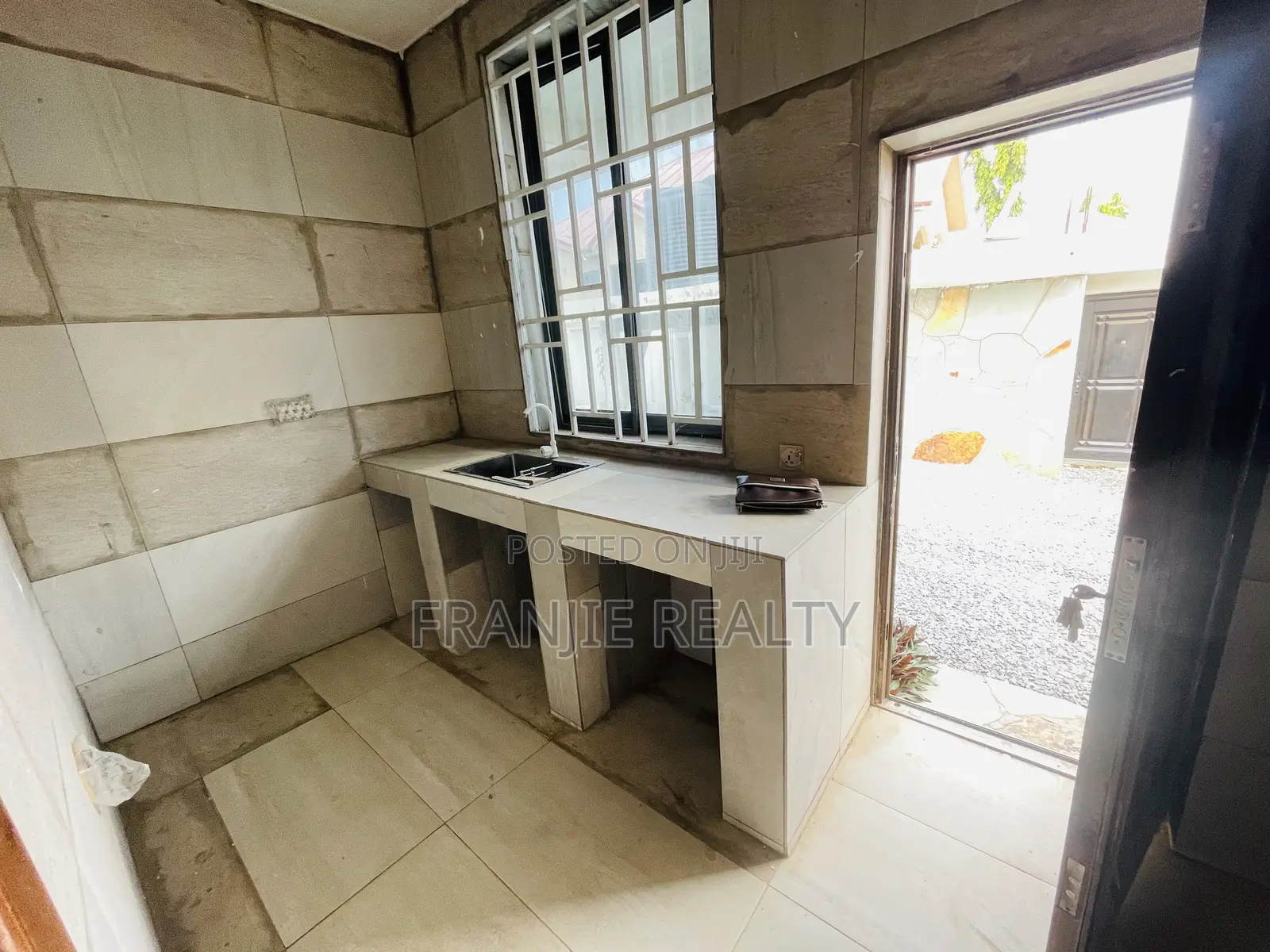 1bdrm Apartment in Franjie Realty, West Hills Mall Area for rent