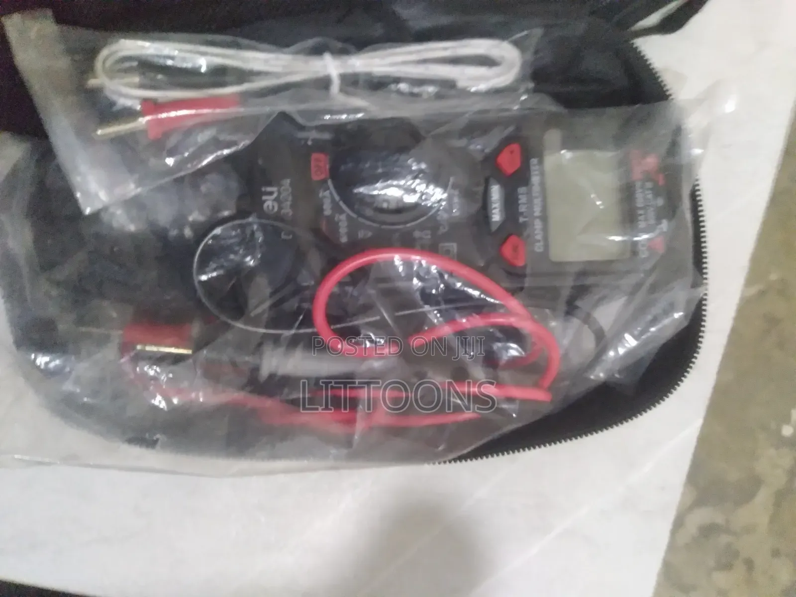 Deli True RMS Clamp Multimeter