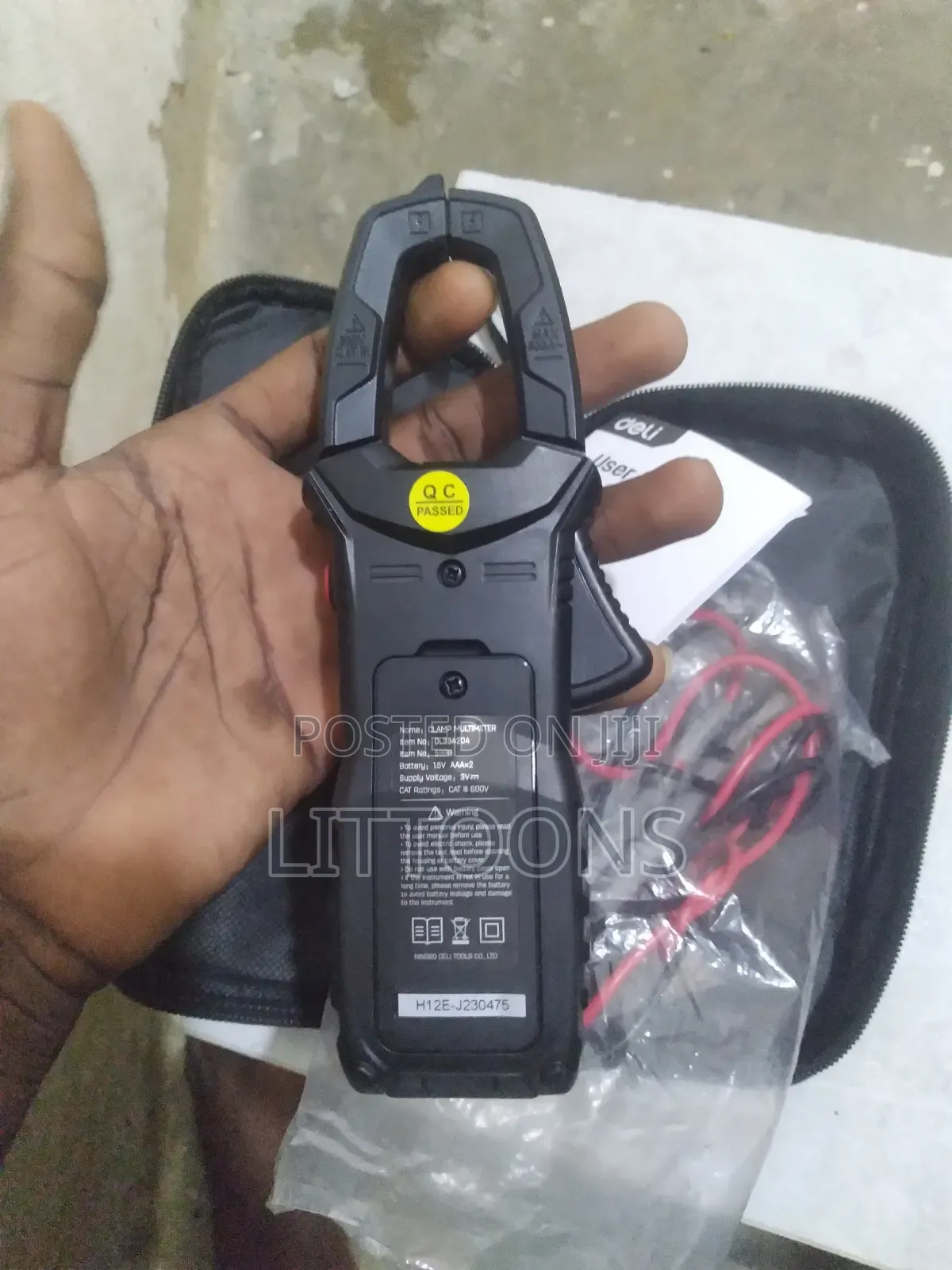 Deli True RMS Clamp Multimeter