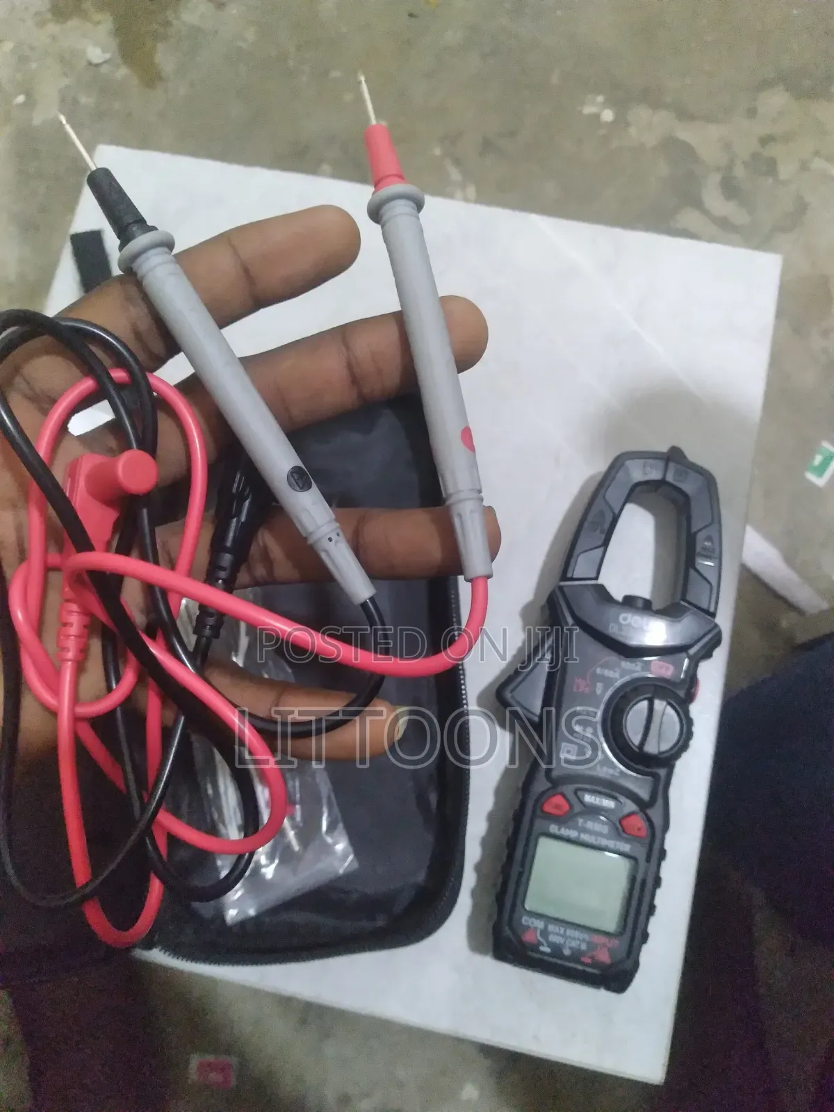 Deli True RMS Clamp Multimeter