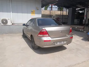 Nissan Sunny 2012 Gold