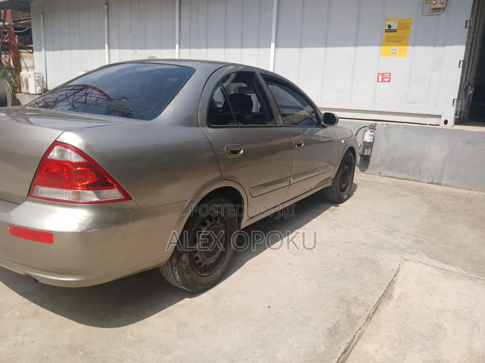 Nissan Sunny 2012 Gold