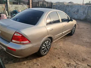 Nissan Sunny 2012 Gold