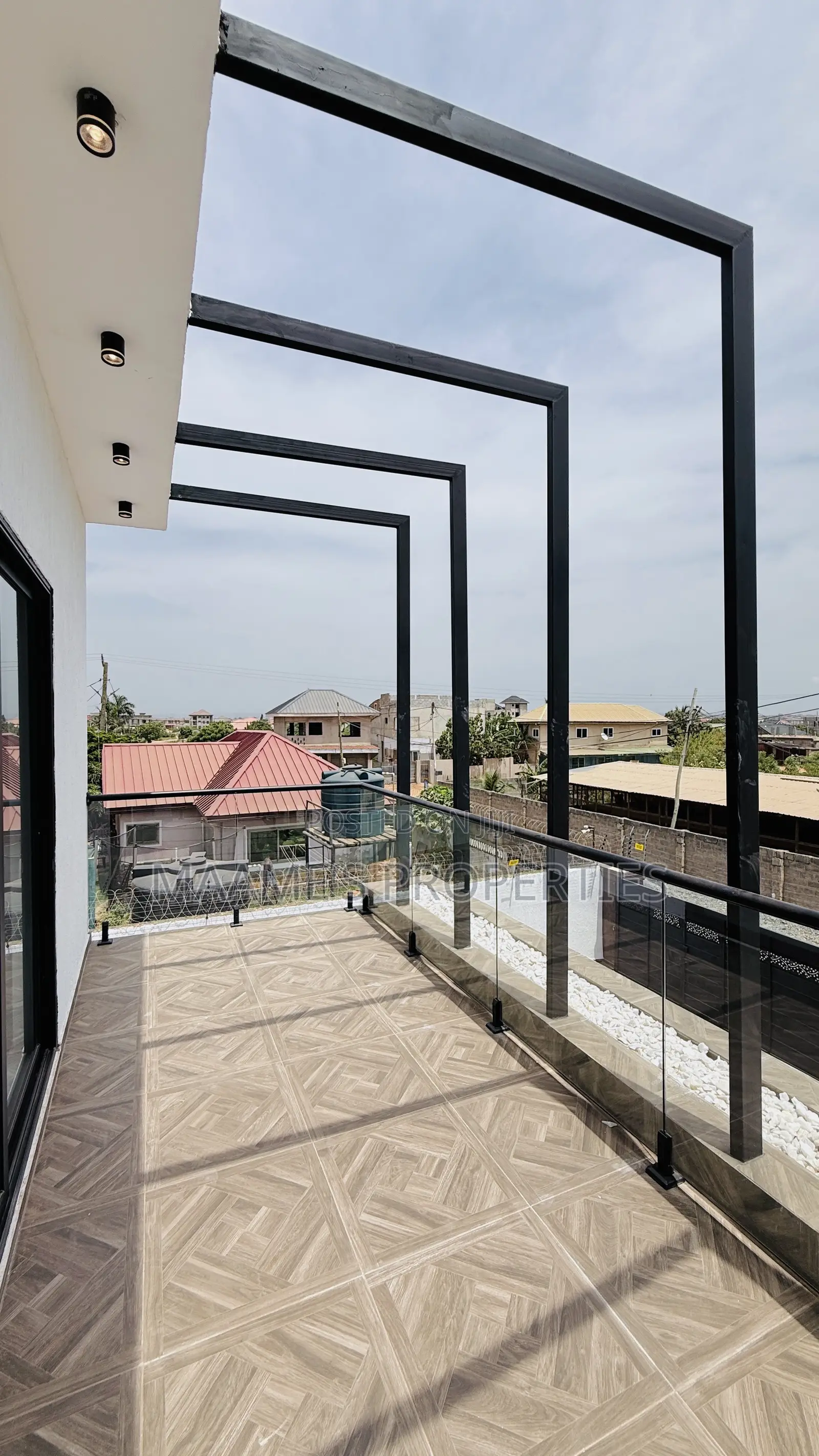 5bdrm Duplex in Tema Metropolitan for sale