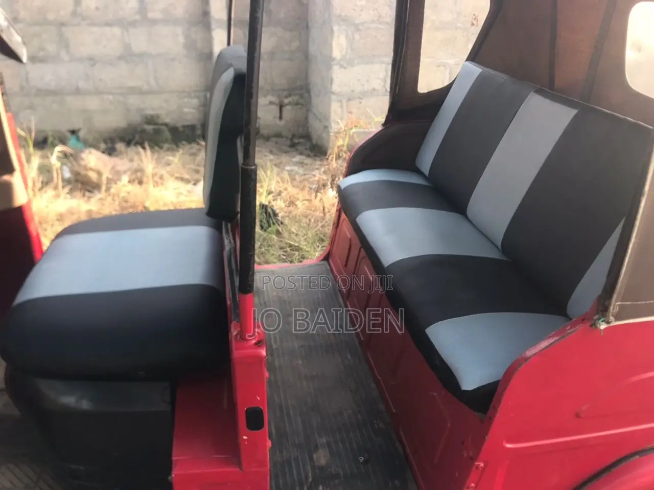 Bajaj RE 2022 Red