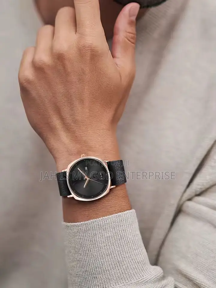 Tomi T044 Men's Minimalist Leather Casual Quartz Watch-Black Gold