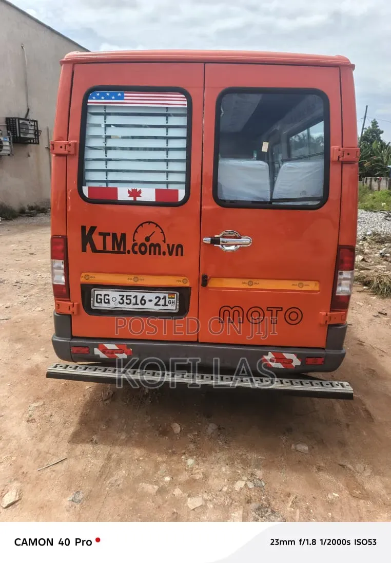 Mercedes-Benz Sprinter 2010 Orange