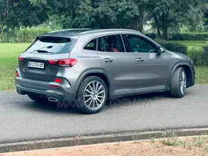 Mercedes-Benz GLA-Class 2022 Gray