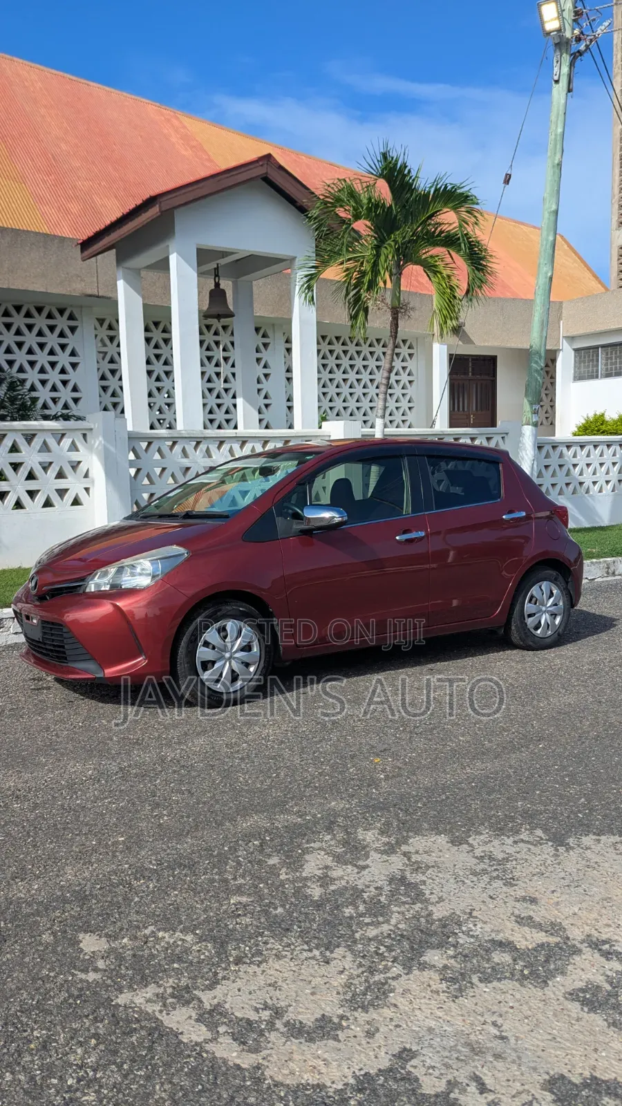 Toyota Vitz 1.3 FWD 3dr 2015 Maroon