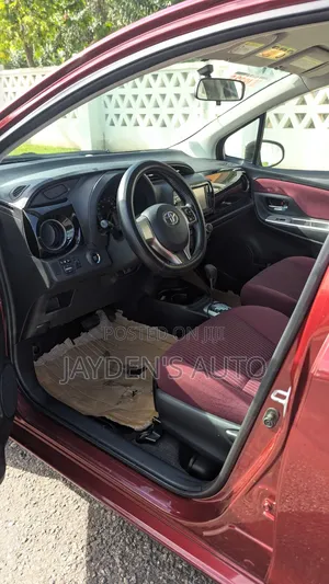 Toyota Vitz 1.3 FWD 3dr 2015 Maroon