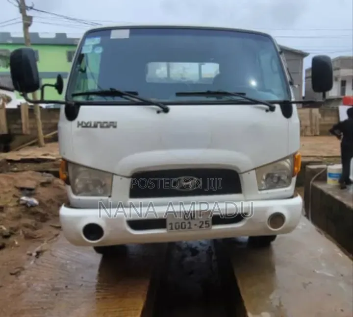 Hyundai Mighty 1
