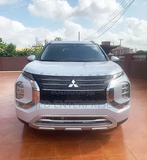 Mitsubishi Outlander 2024 White