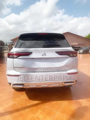 Mitsubishi Outlander 2024 White