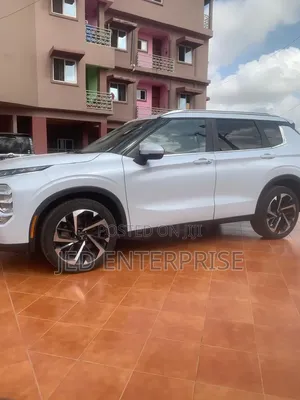 Mitsubishi Outlander 2024 White