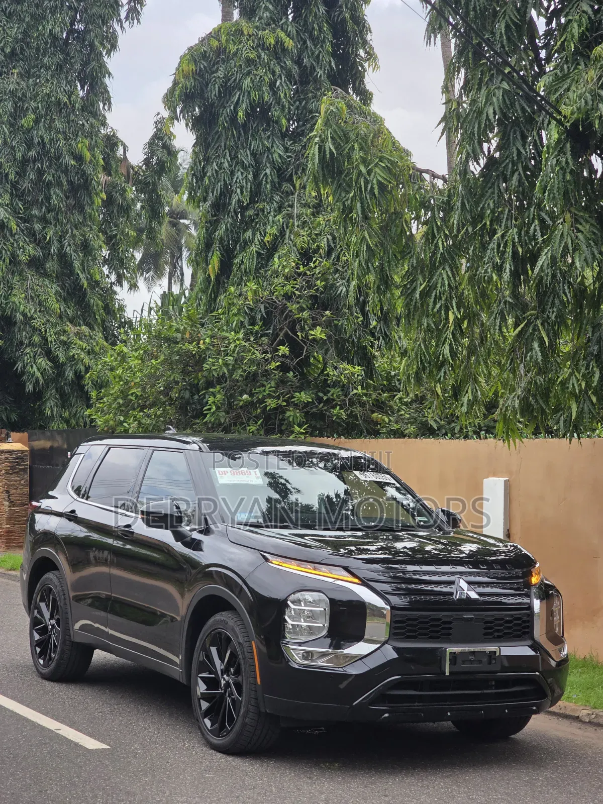 Mitsubishi Outlander 2022 Black