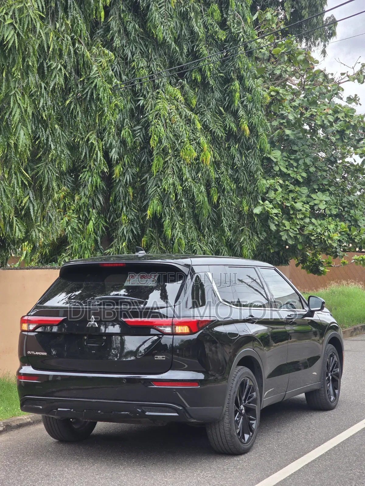 Mitsubishi Outlander 2022 Black