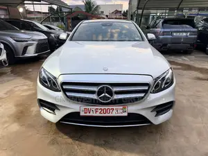 Mercedes-Benz E300 Base RWD Sedan (2.0L 4cyl 9A) 2017 Silver