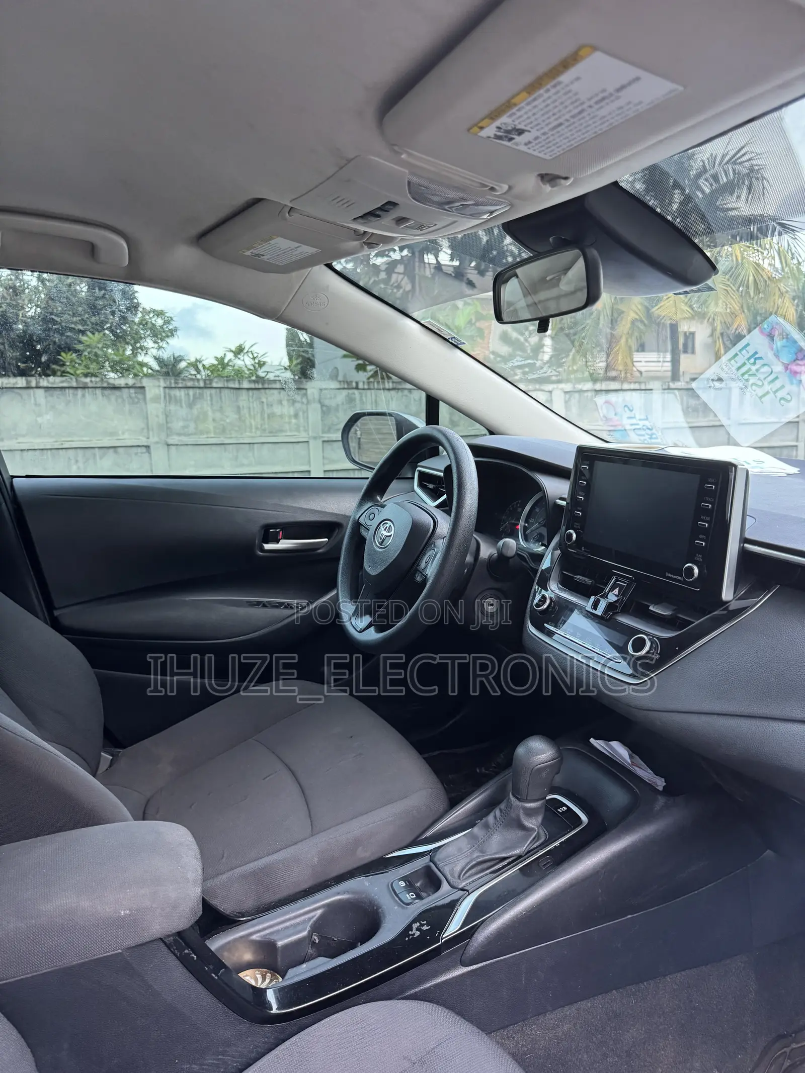 Toyota Corolla LE 2021 Silver