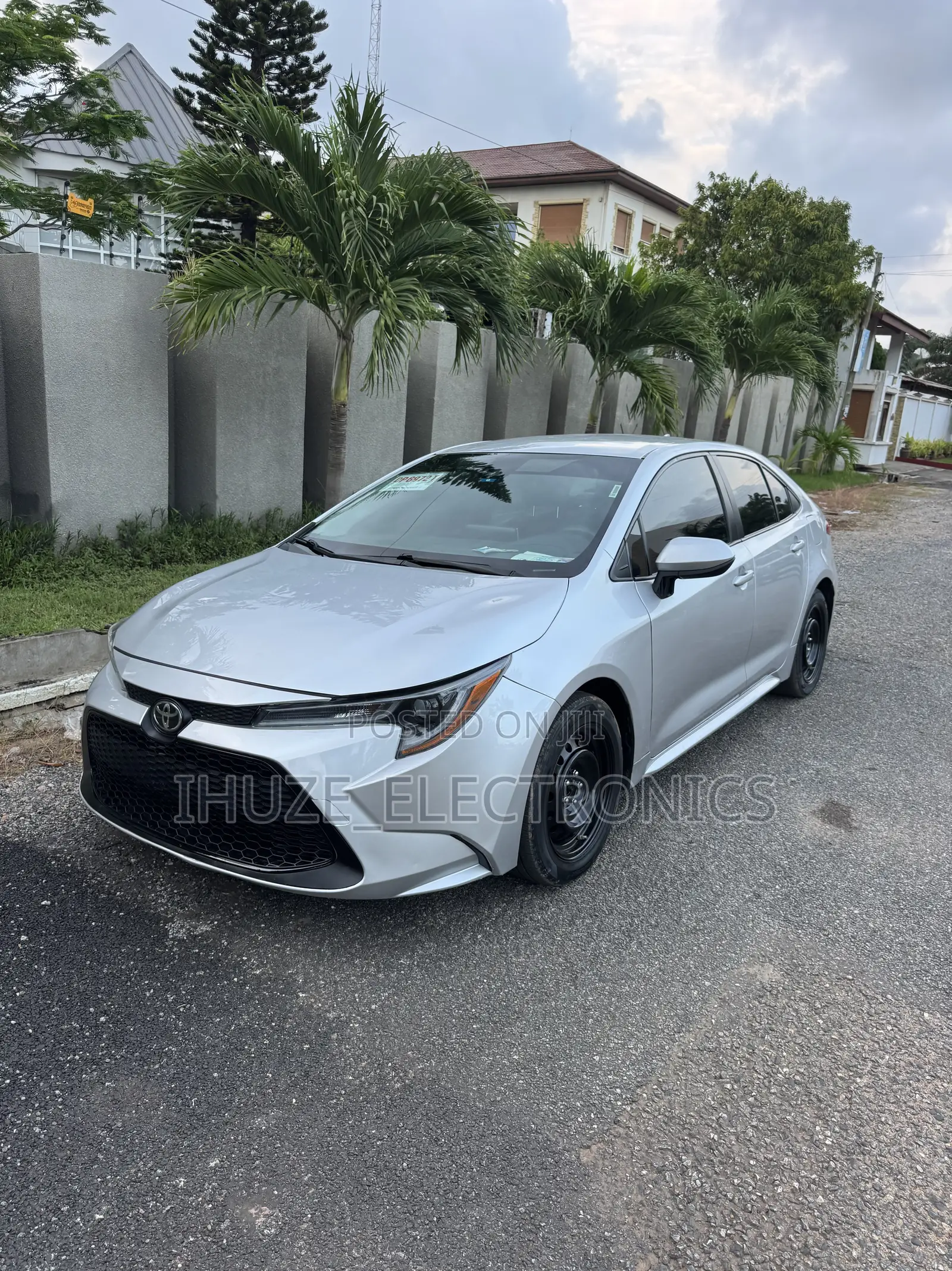 Toyota Corolla LE 2021 Silver