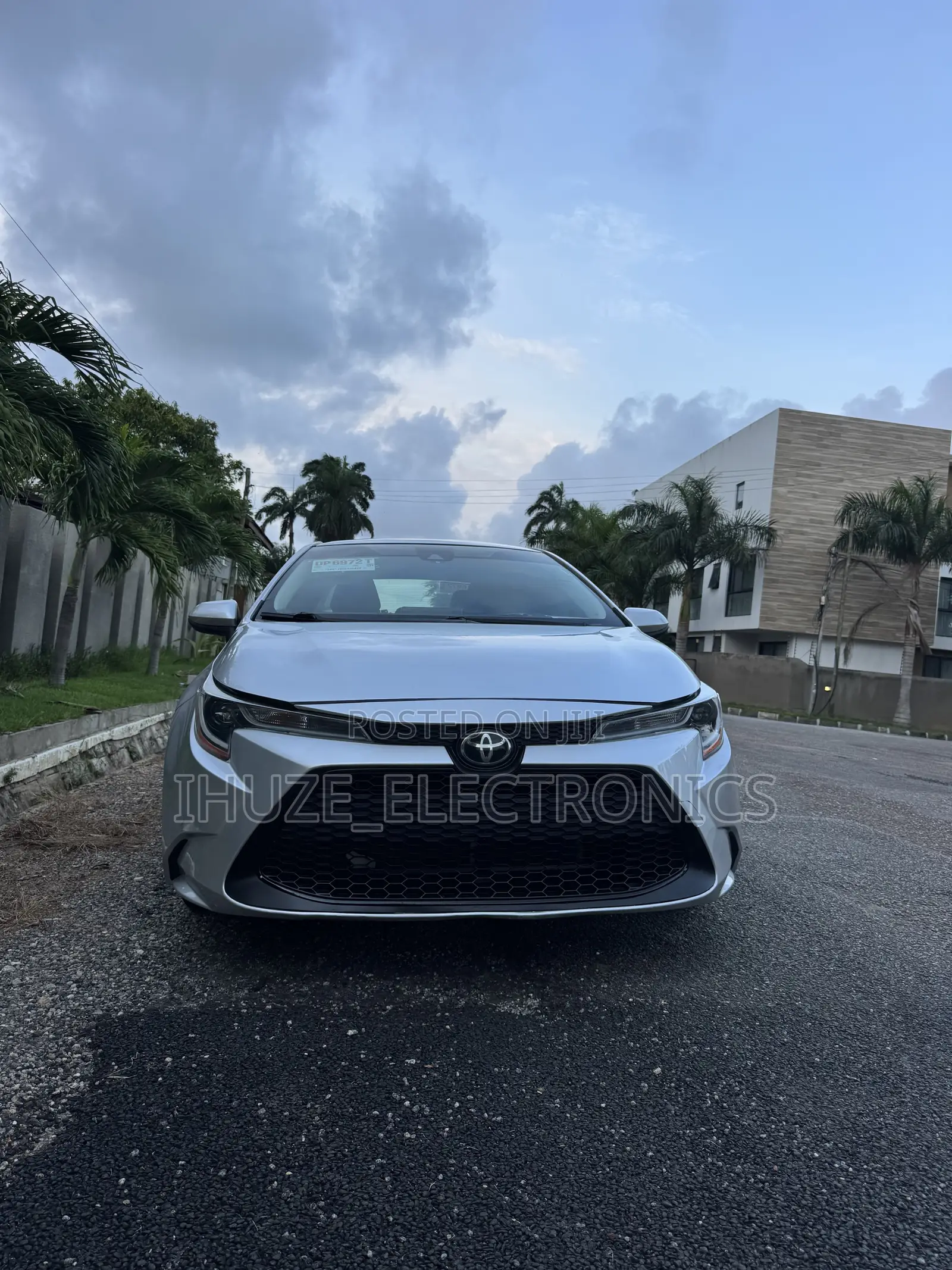 Toyota Corolla LE 2021 Silver