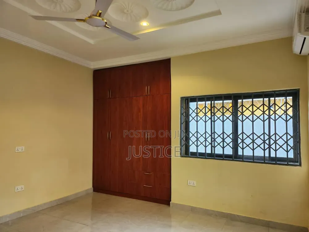 4bdrm House in Spintex, Baatsona Total for rent