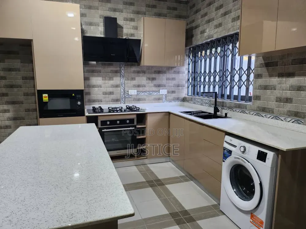4bdrm House in Spintex, Baatsona Total for rent