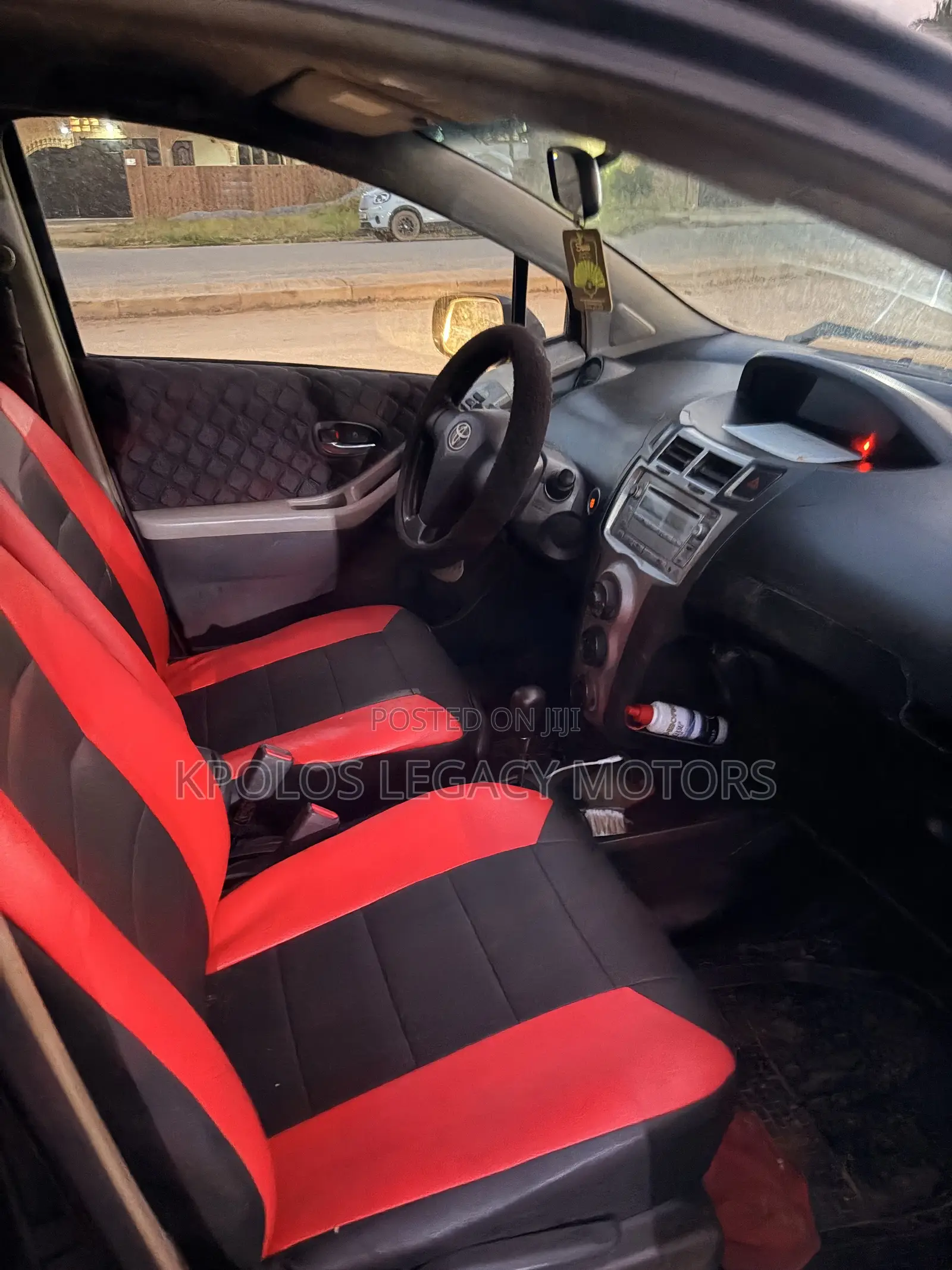Toyota Vitz 1.3 FWD 5dr 2010 Black