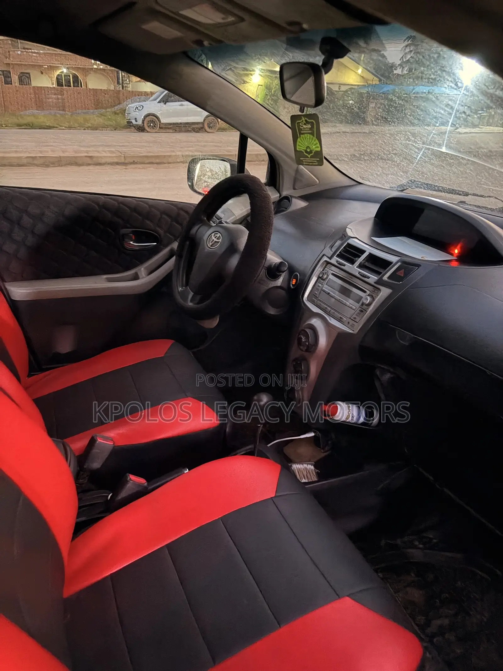 Toyota Vitz 1.3 FWD 5dr 2010 Black