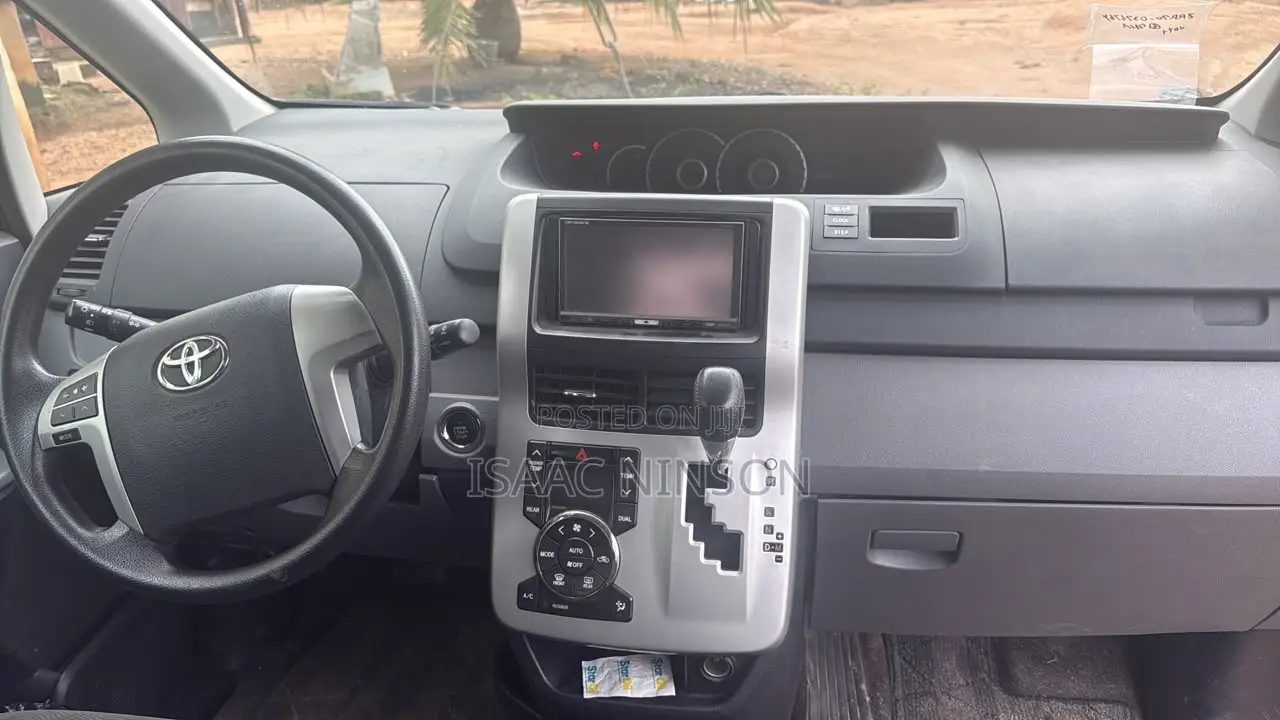 Toyota Voxy 2011 Black