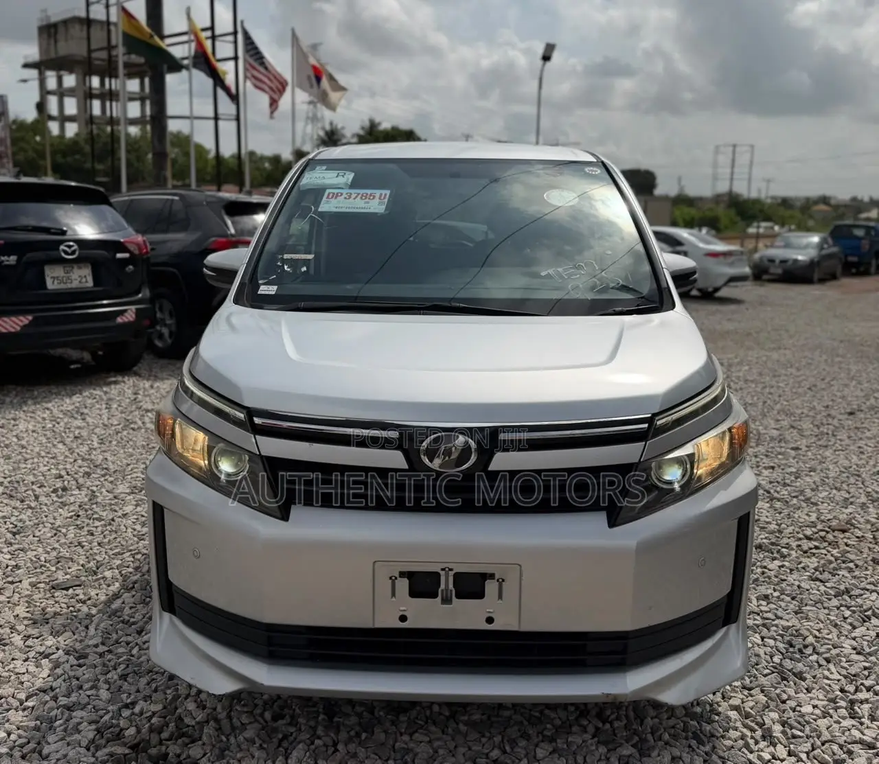 Toyota Voxy 2015 Silver