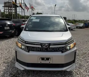 Toyota Voxy 2015 Silver