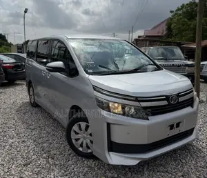 Toyota Voxy 2015 Silver