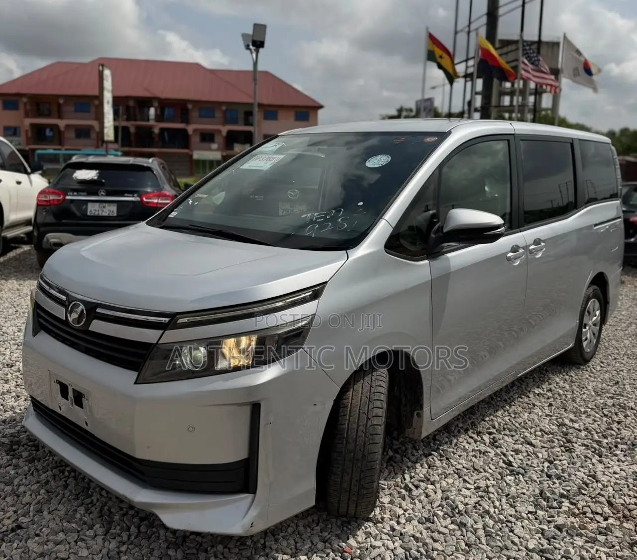 Toyota Voxy 2015 Silver