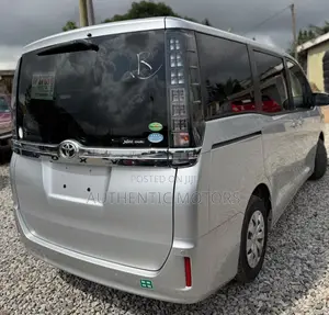 Toyota Voxy 2015 Silver