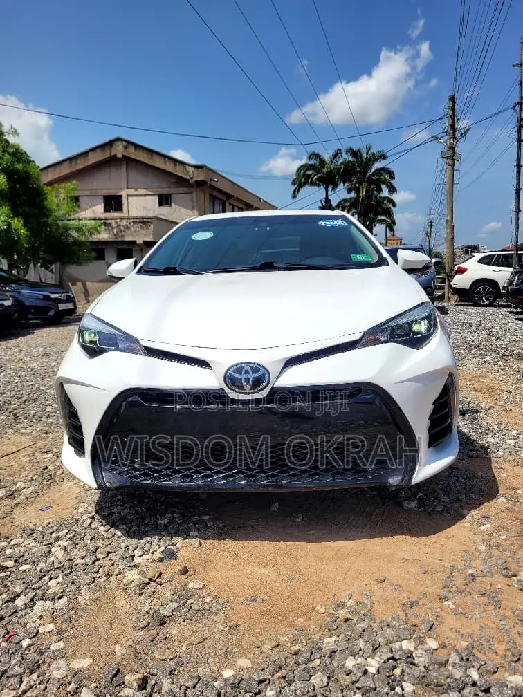 Toyota Corolla SE 4dr Sedan (1.8L 4cyl CVT) 2017 White
