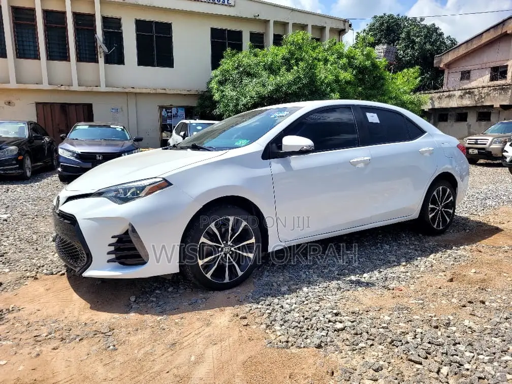 Toyota Corolla SE 4dr Sedan (1.8L 4cyl CVT) 2017 White