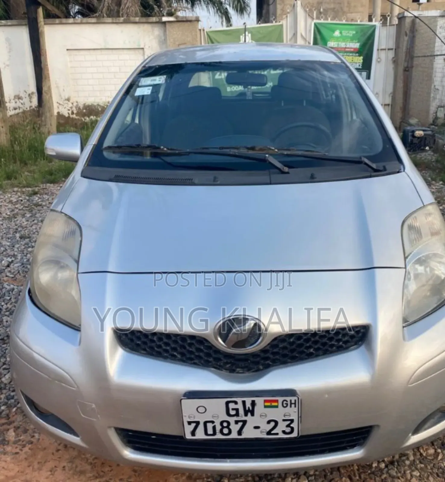 Toyota Vitz 2010 Silver