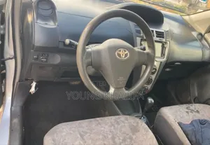 Toyota Vitz 2010 Silver