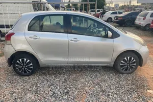 Toyota Vitz 2010 Silver