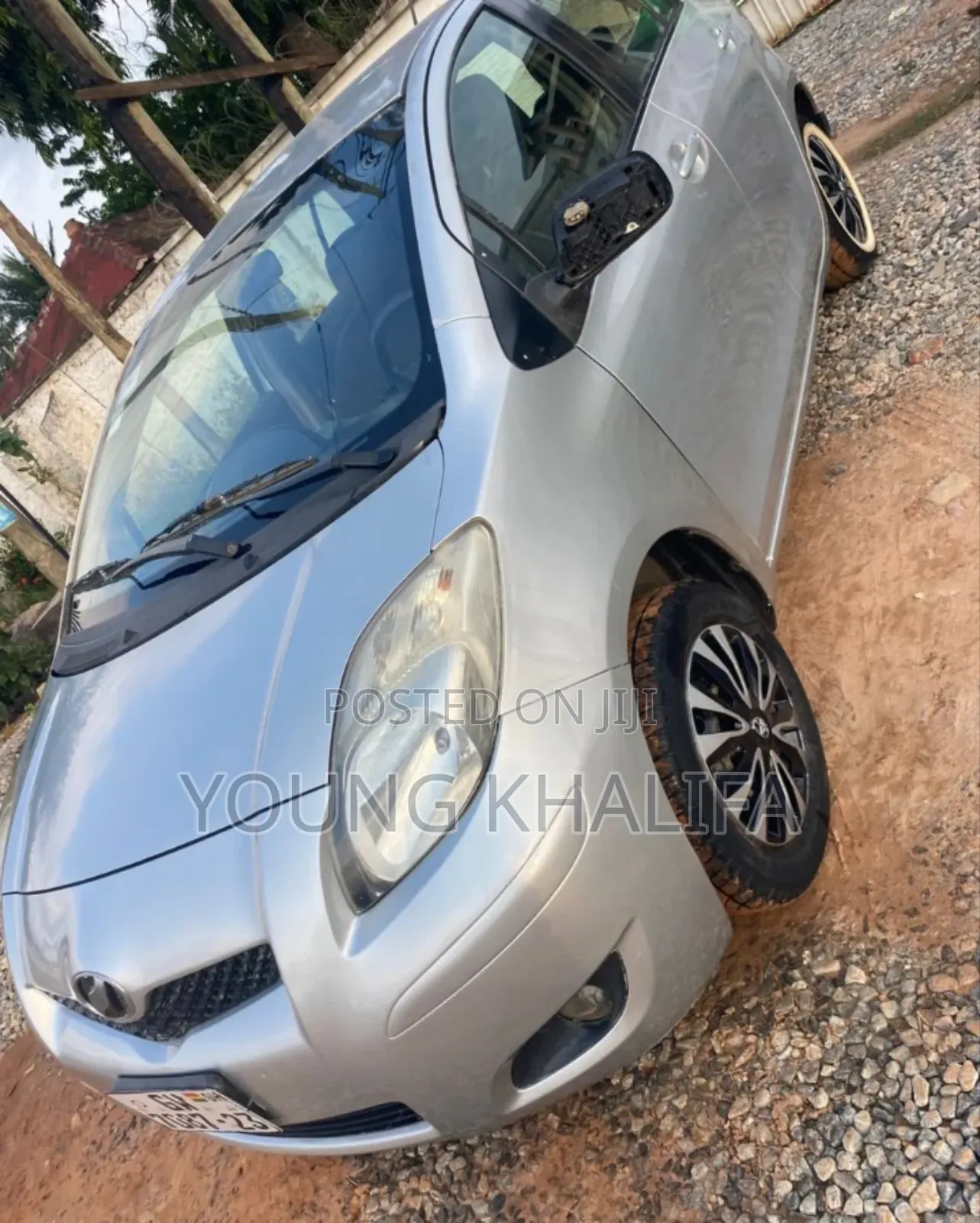 Toyota Vitz 2010 Silver